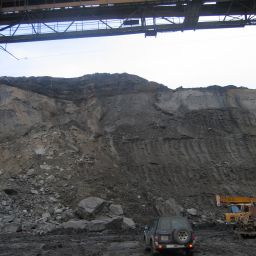 Kolaps těžební stěny (hnědé uhlí,Bílina)